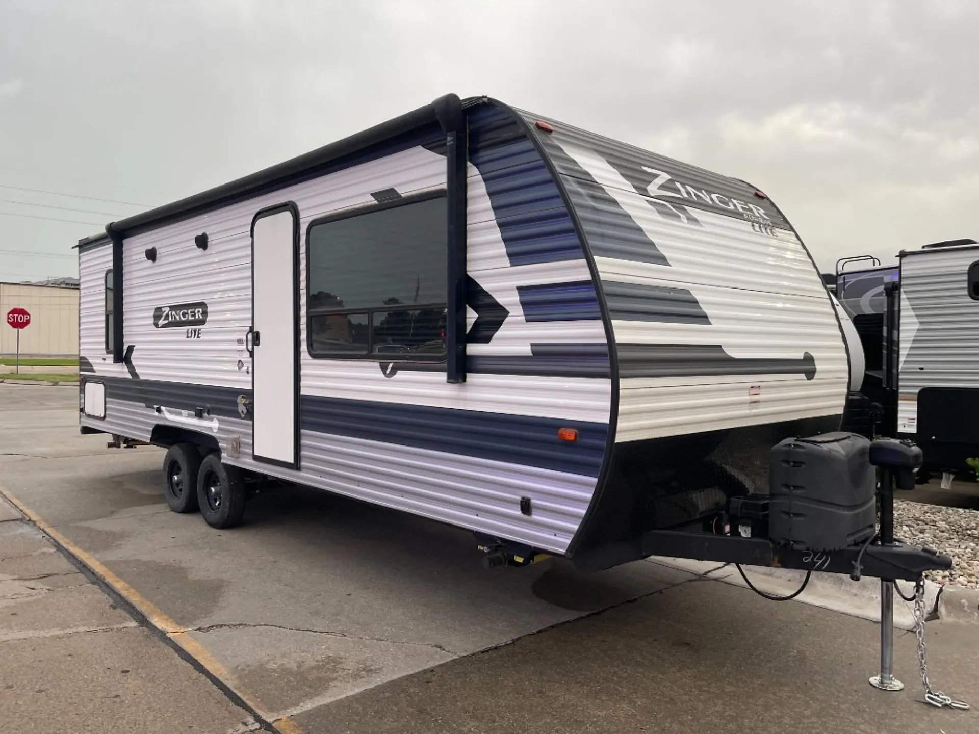 2021 CrossRoads Zinger Lite 259FL - Photo 2