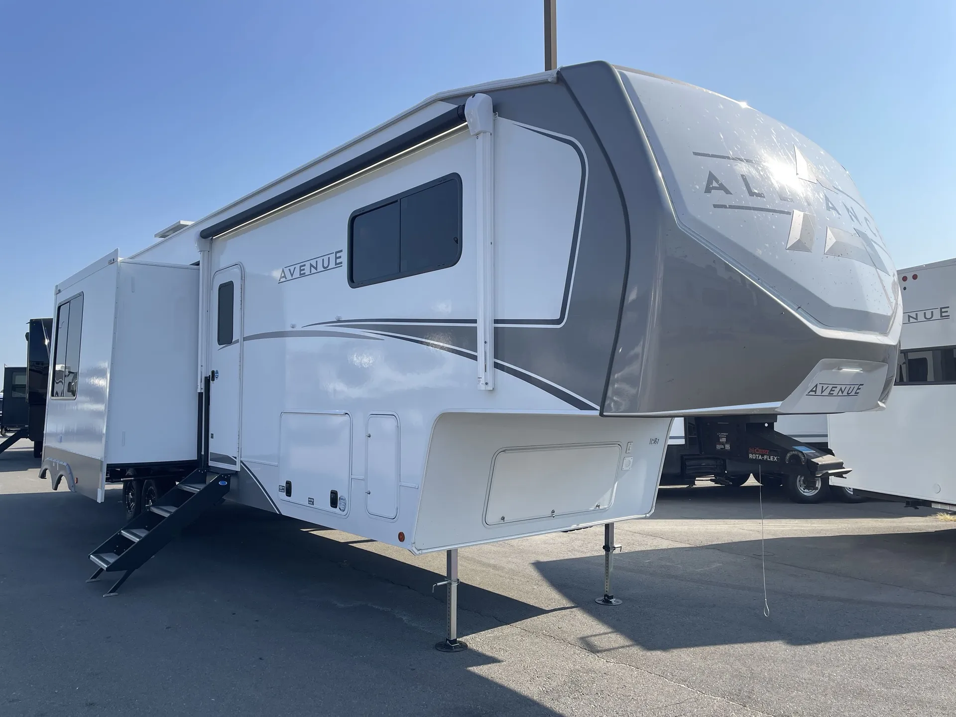 2026 Alliance RV Avenue 38DBL - Photo 2