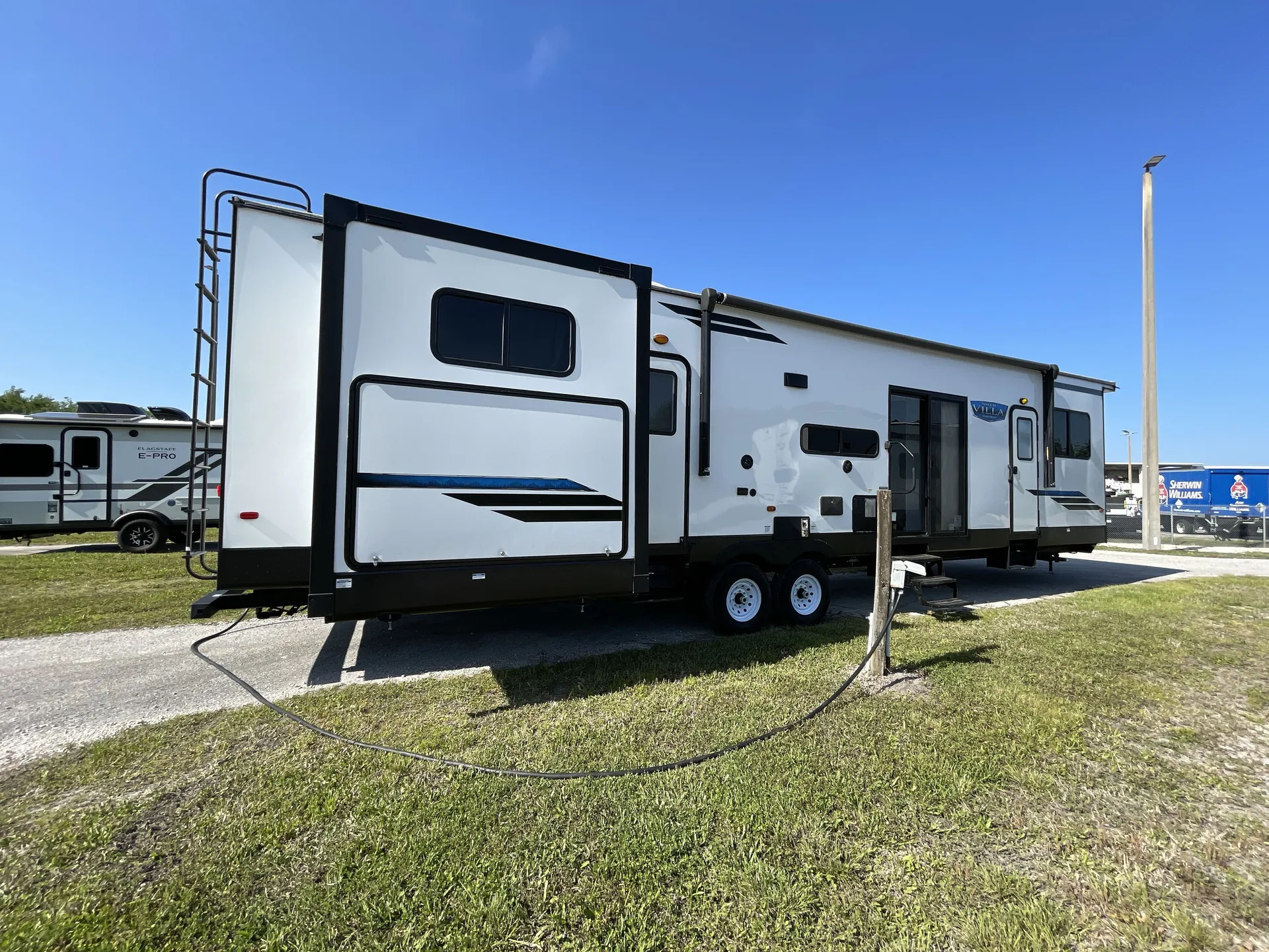 2023 Forest River Salem Villa 42QBQ — campside