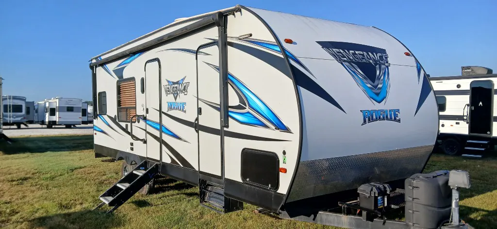 2019 Forest River Vengeance Rogue 25V - Photo 2