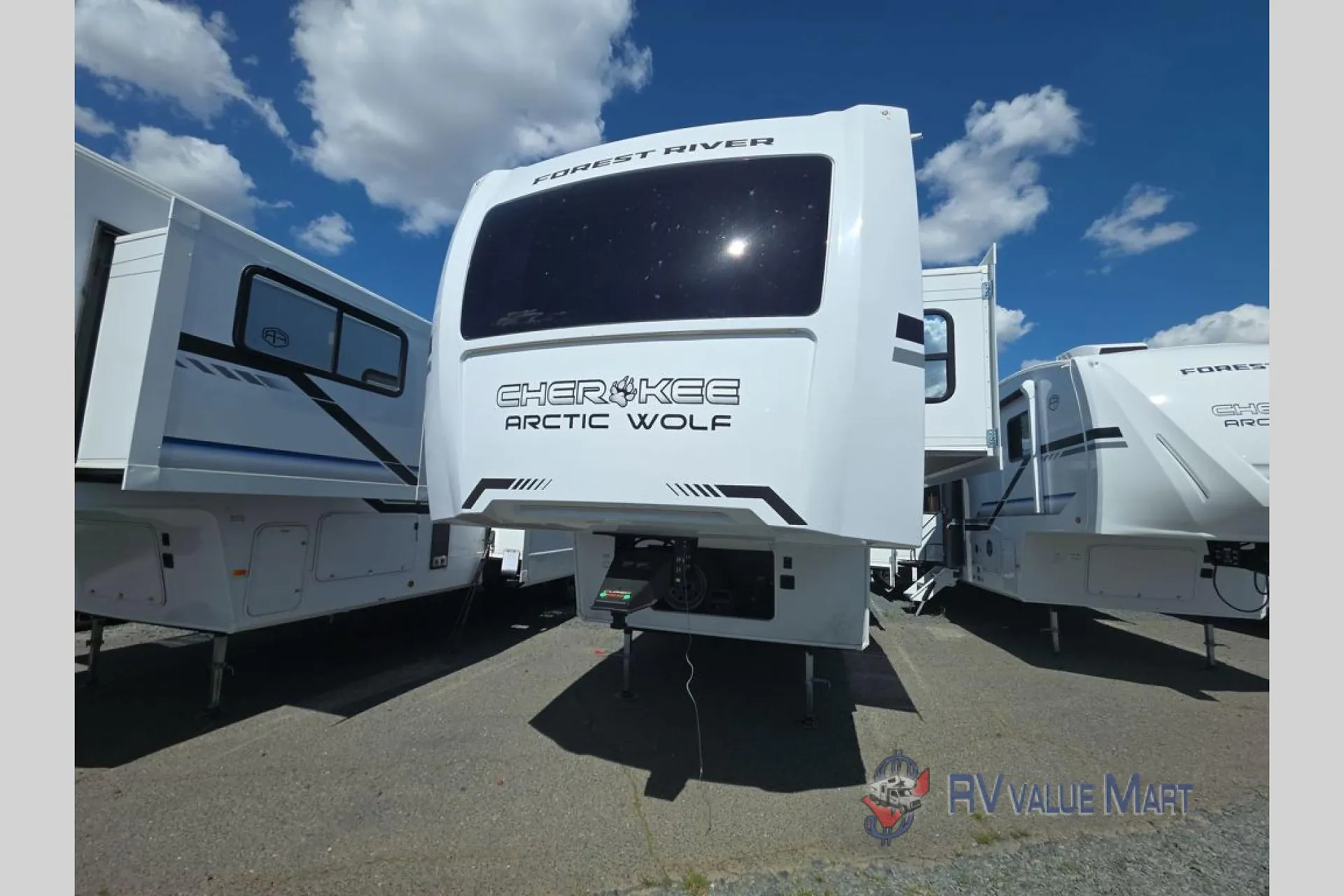 2026 Forest River Cherokee Arctic Wolf 3650SUITE - Photo 4