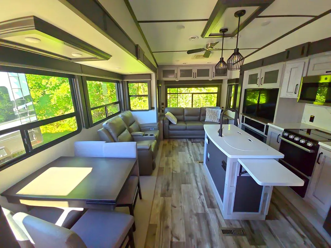 2022 Keystone Montana 3855BR - Photo 3