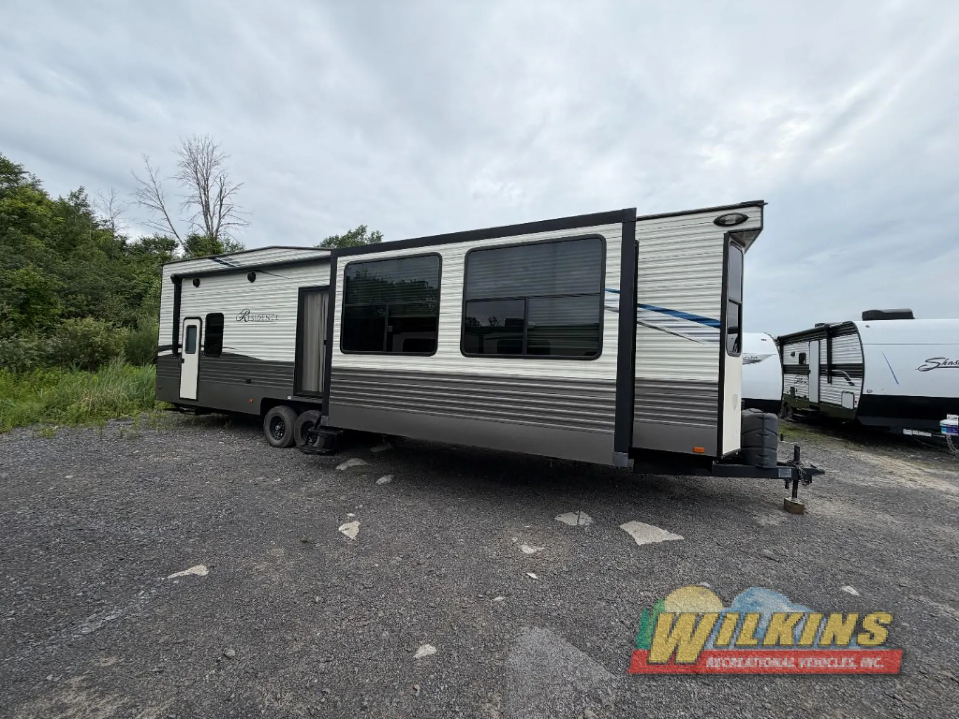 2019 Keystone RV RESIDENCY 40LOFT - Photo 2