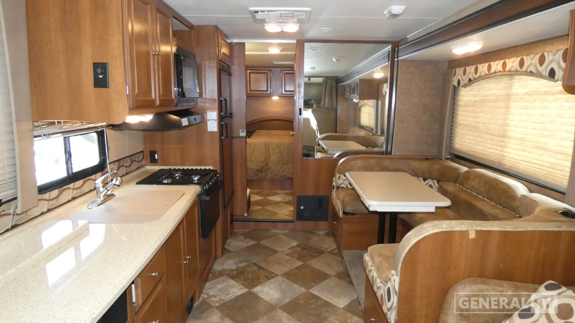 2015 Coachmen Leprechaun 319DS - Photo 3