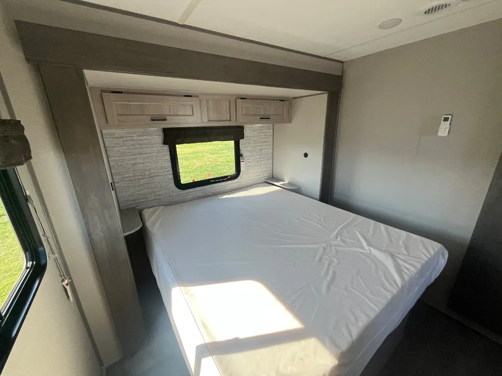 2024 Coachmen Catalina Legacy Edition 333FKTS, Photos photo 41