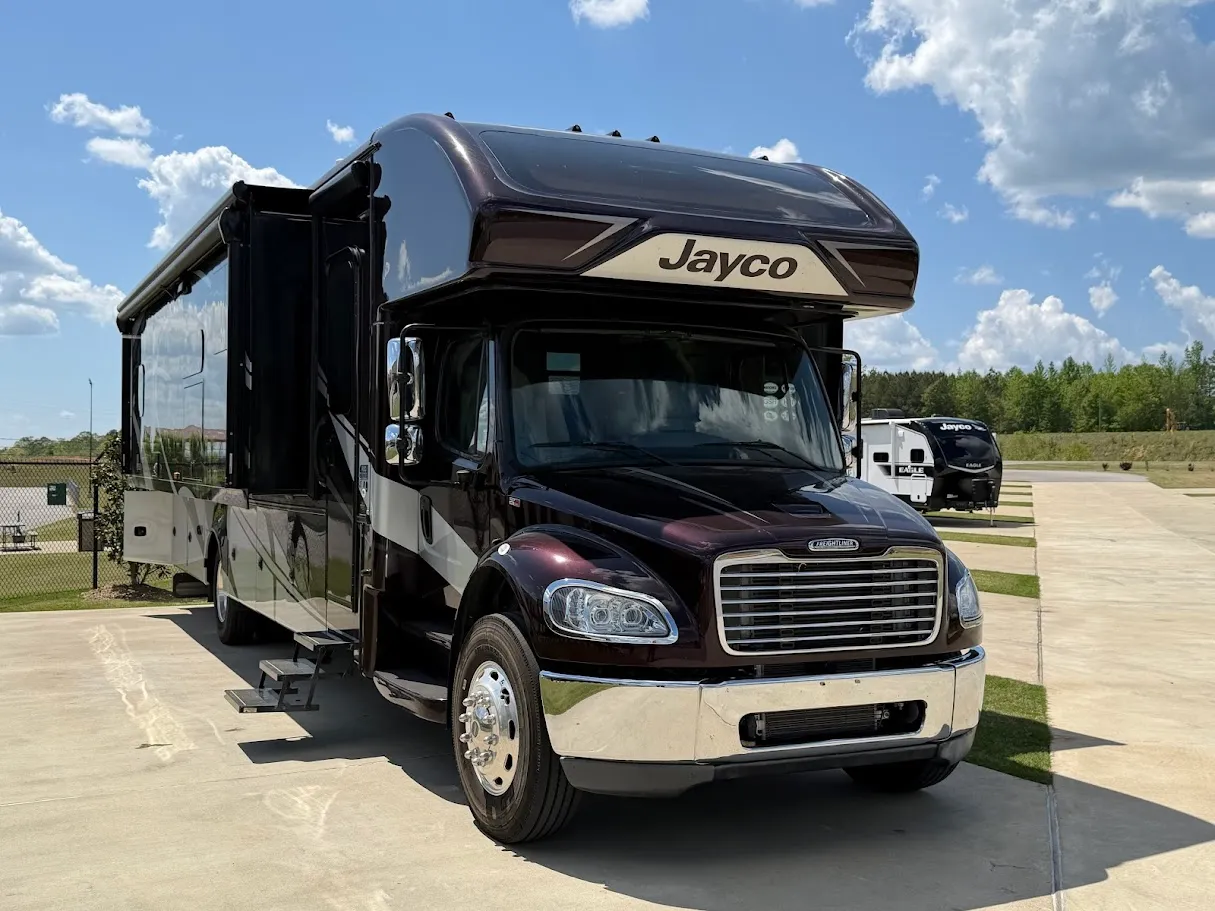 2022 Jayco Seneca 37M - Photo 2