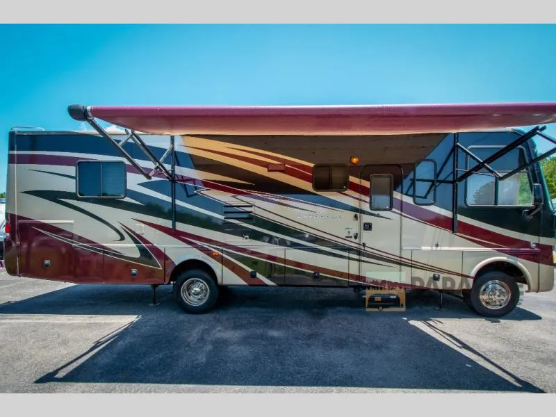 2011 Thor Motor Coach Daybreak 3211 - Photo 3