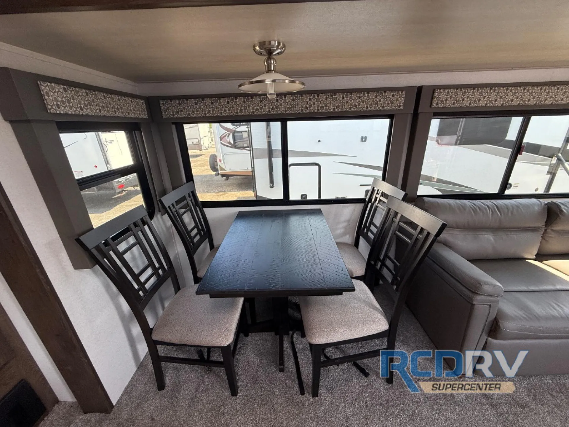 2019 Forest River Wildwood Heritage Glen 283RK dealer photo 5 from RCD RV Supercenter