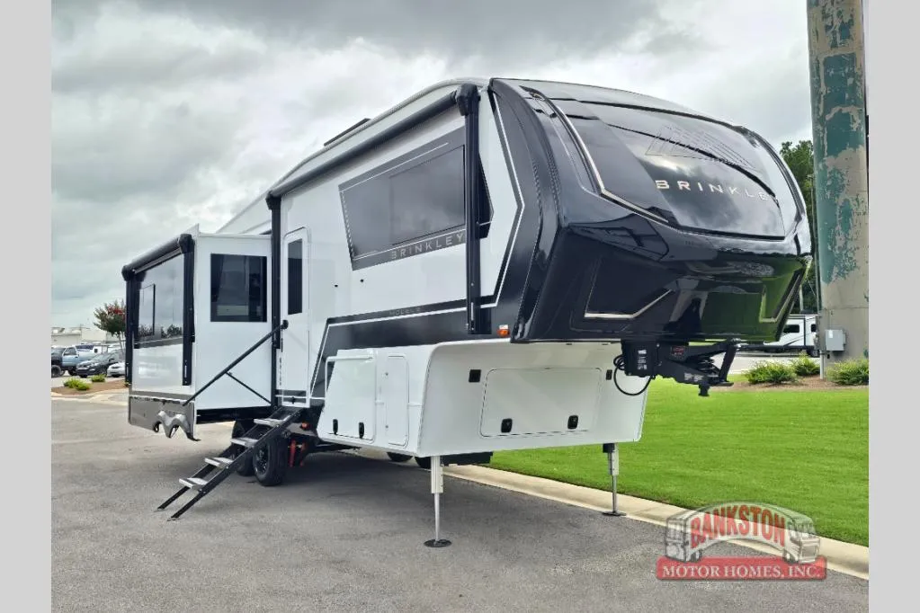 2027 Brinkley Model Z 2900 - Photo 2