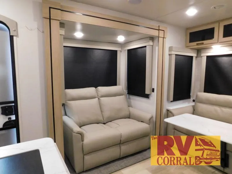 2023 Winnebago Voyage 2730RL - Photo 4