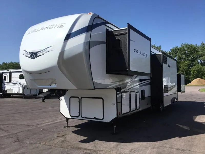2023 Keystone Avalanche 390DS - Photo 3