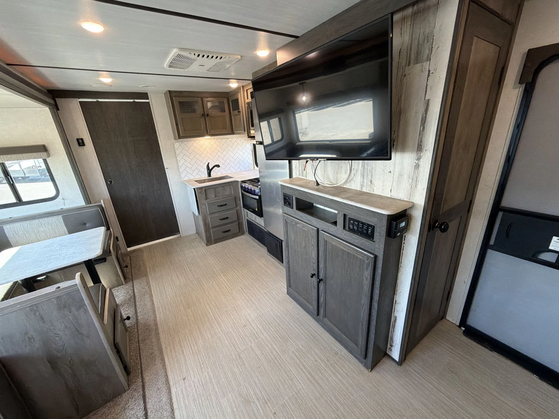 2021 Forest River Surveyor Legend 296QBLE — living area main