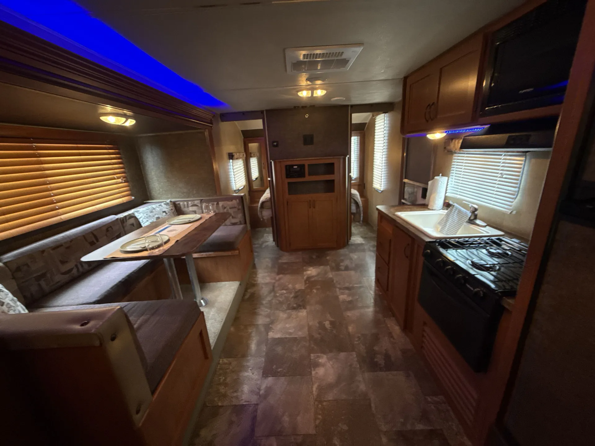 2014 Forest River Cherokee Grey Wolf 23DBH — living area main