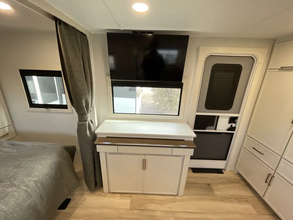 2026 Brinkley Model Ix 23X, Photos photo 11