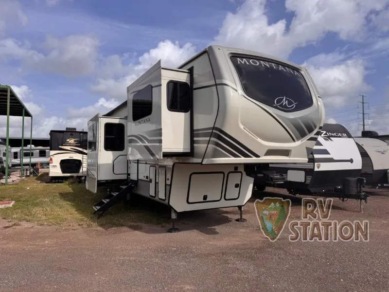 2023 Keystone Montana 3761FL - Photo 2