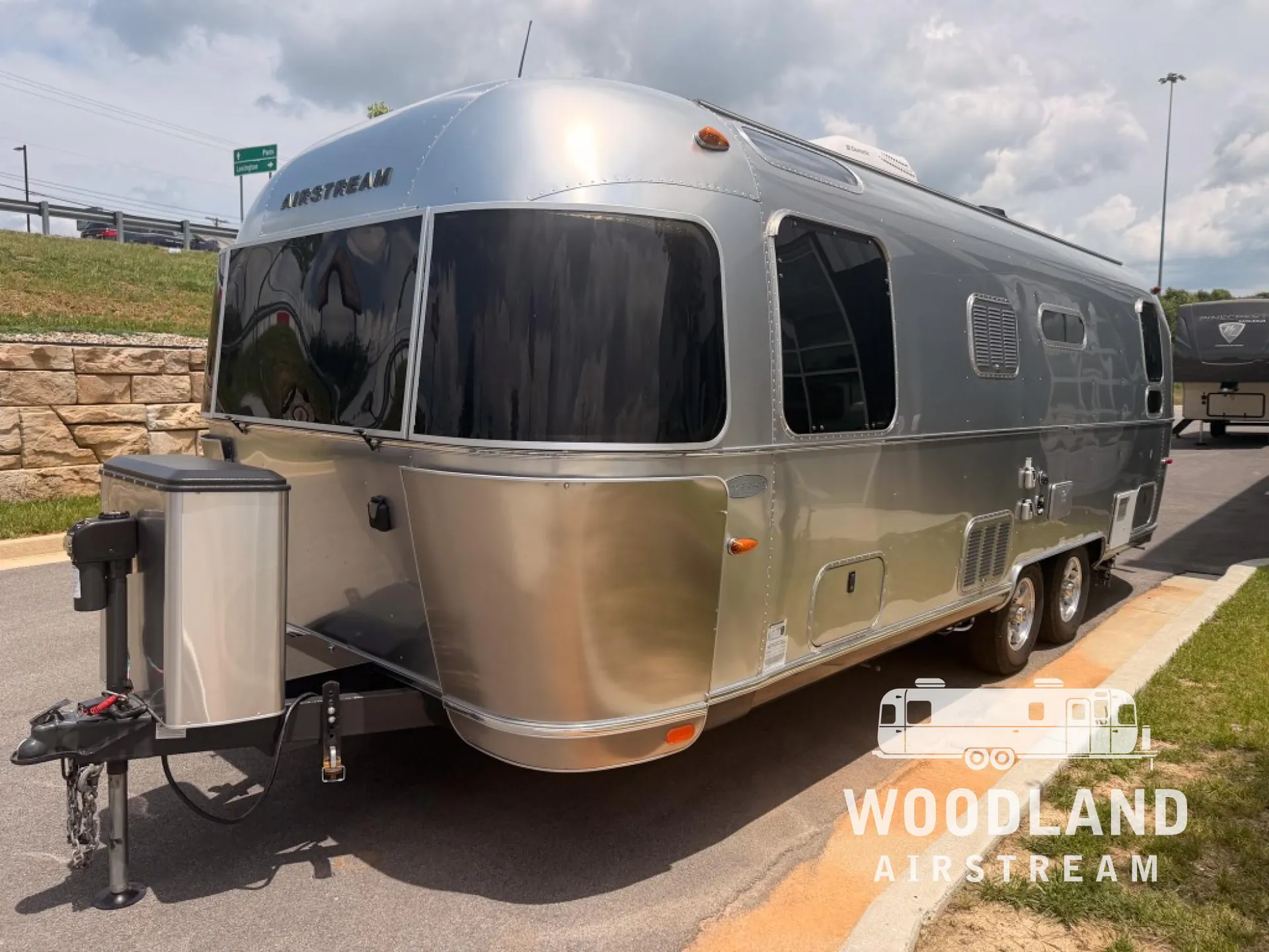 2015 Airstream Flying Cloud 25RB - Photo 3