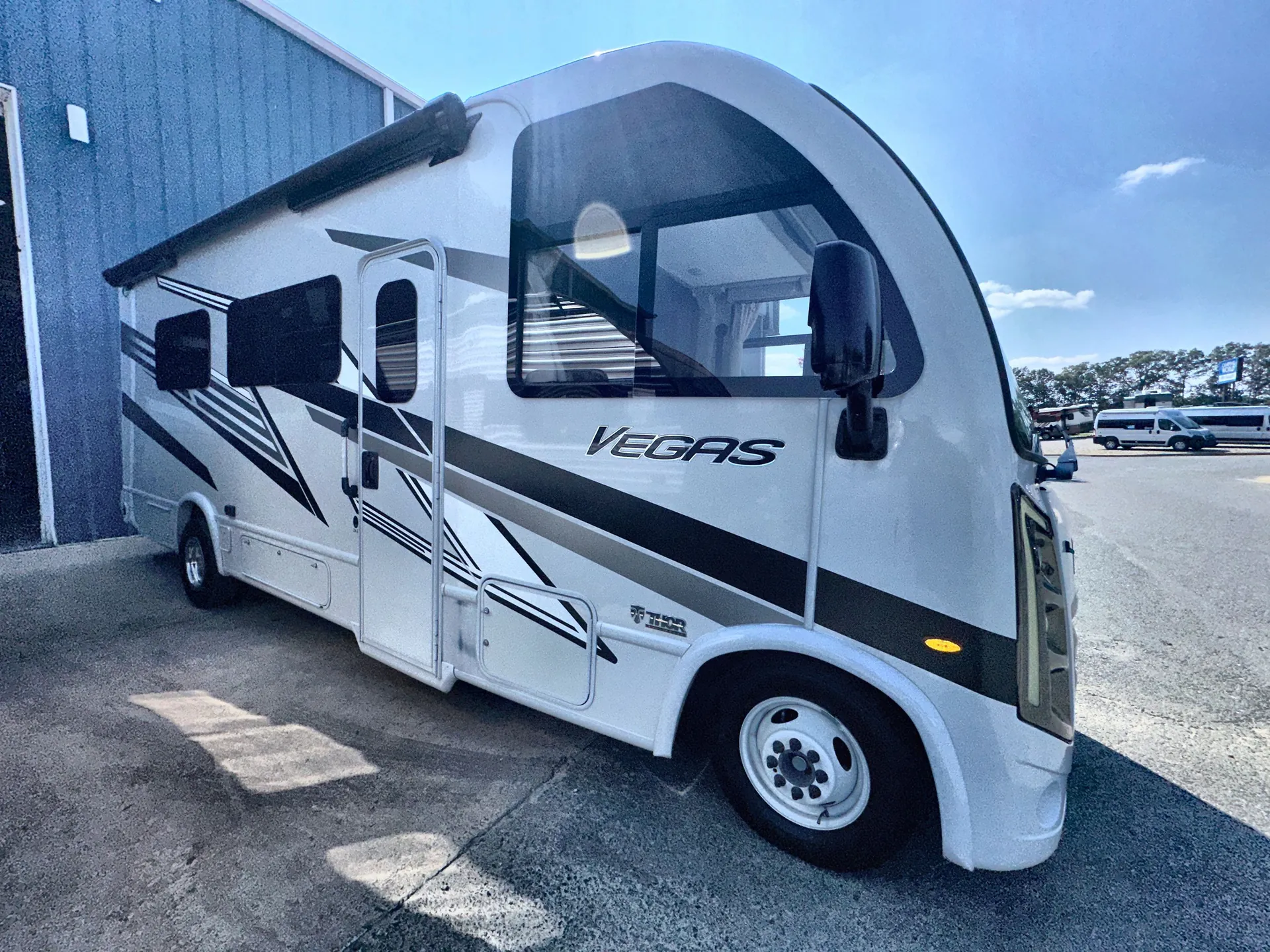 2024 Thor Motor Coach Vegas 24.3 - Photo 2