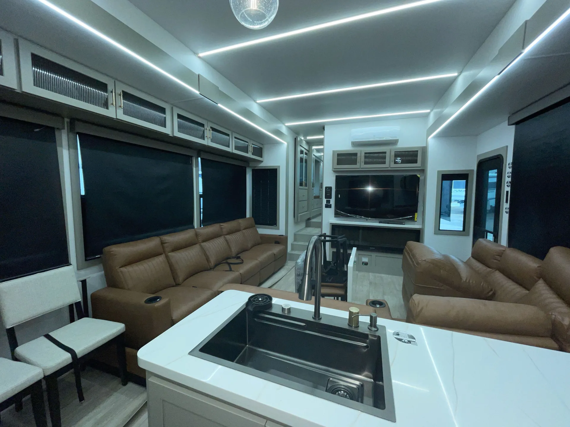 2026 Axiom Imperium I2900 — living area main