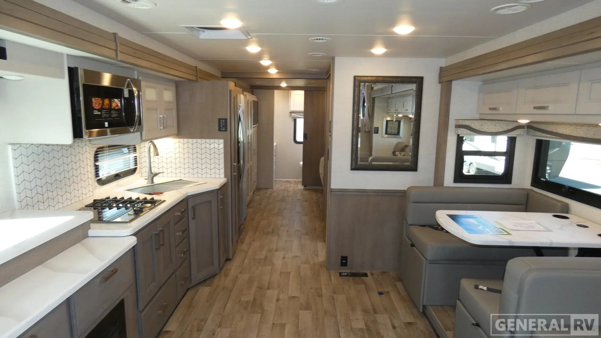 2026 Thor Motor Coach Pasadena 38DX - Photo 3