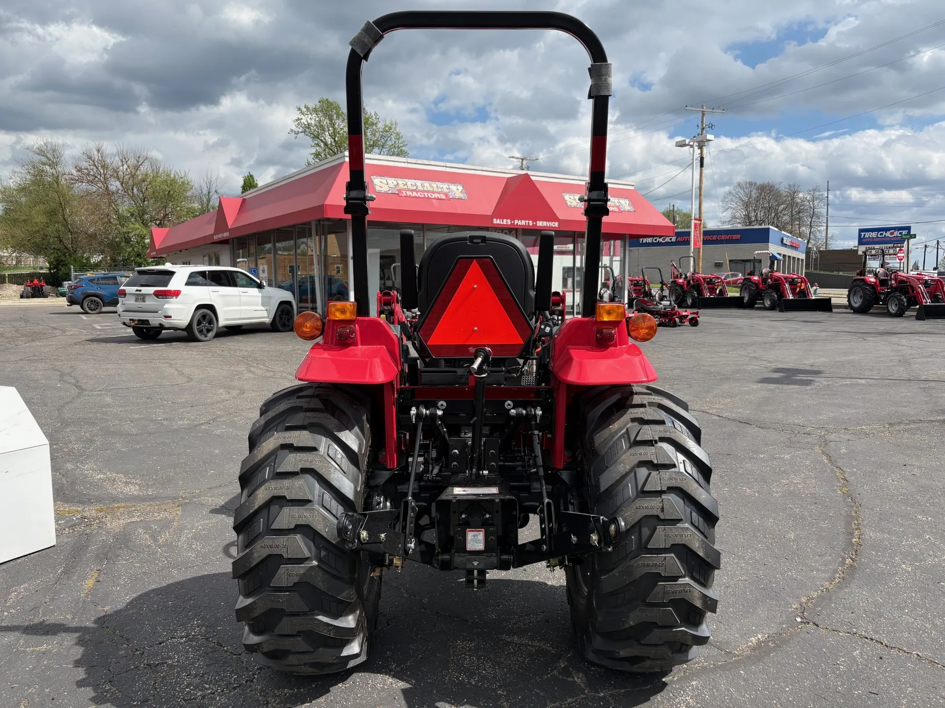2026 Mahindra 1640 1640 HST - Photo 4