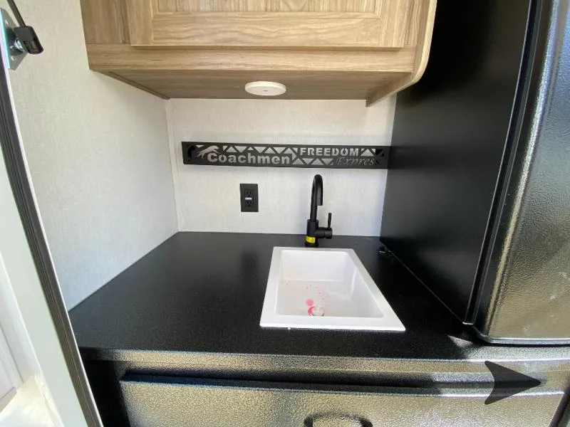 2026 Coachmen Freedom Express Ultra Lite 252RBS - Photo 3