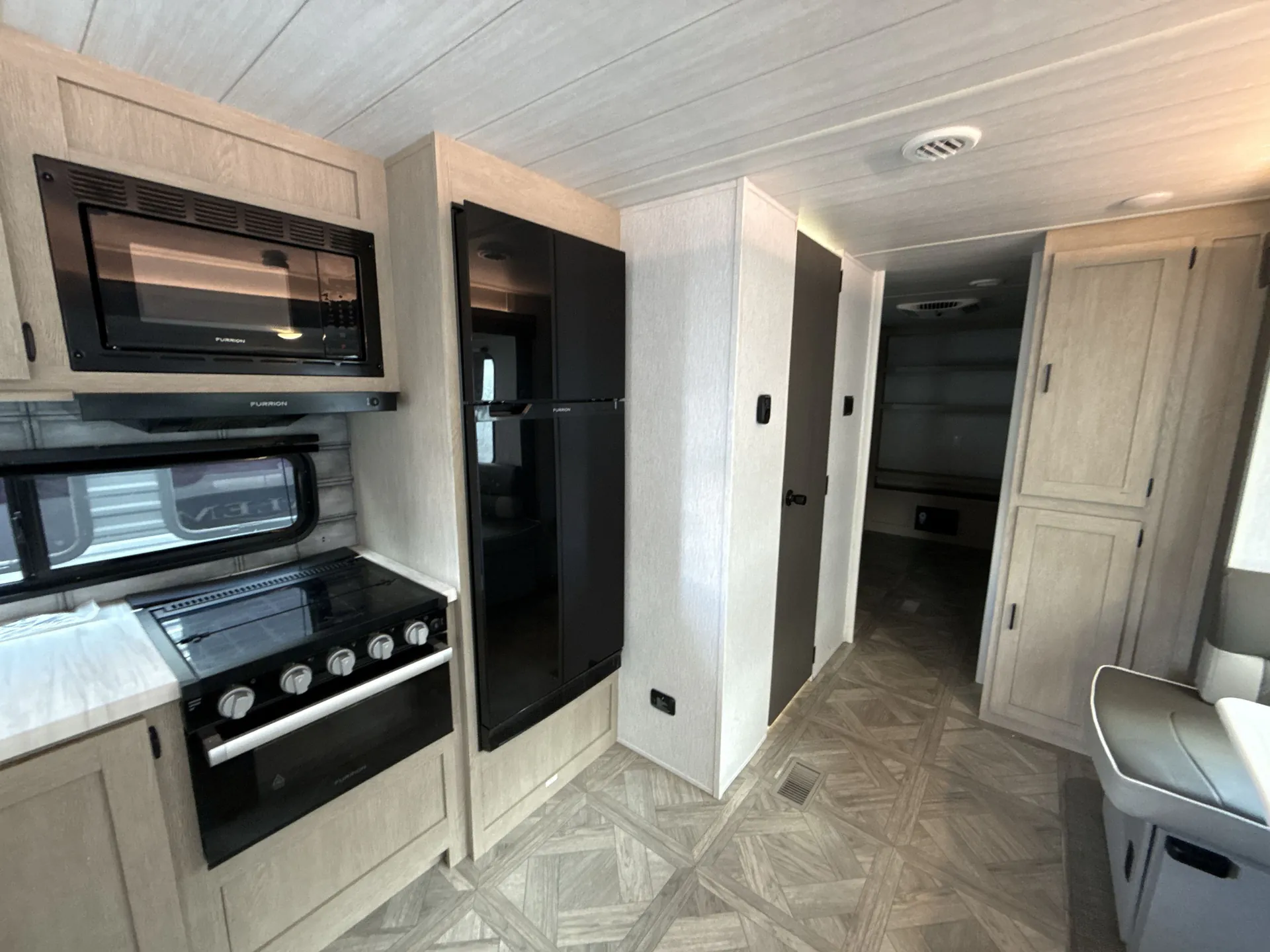 2024 Forest River Salem 31KQBTS — living area main