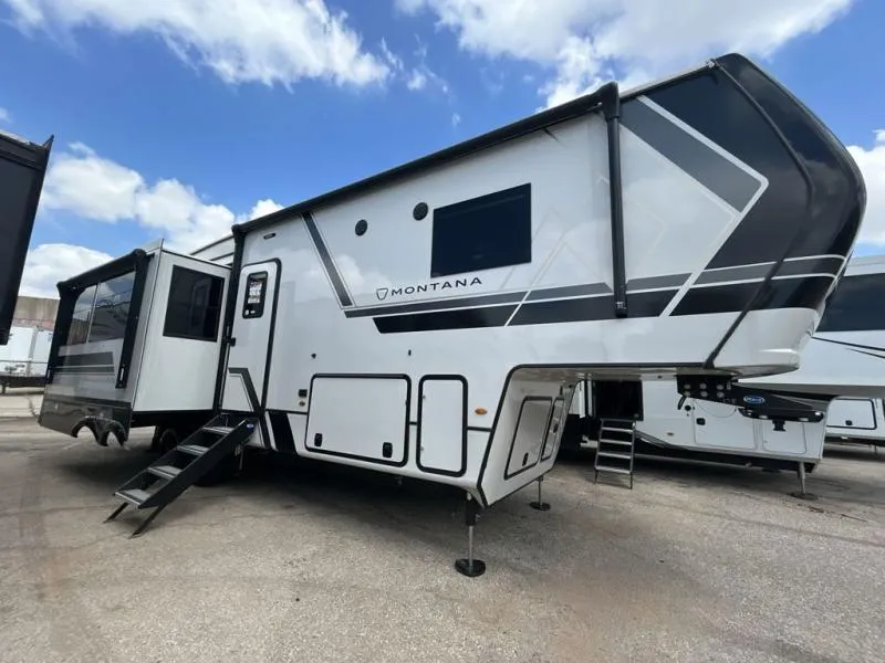 2026 Keystone Montana 3123RL - Photo 4