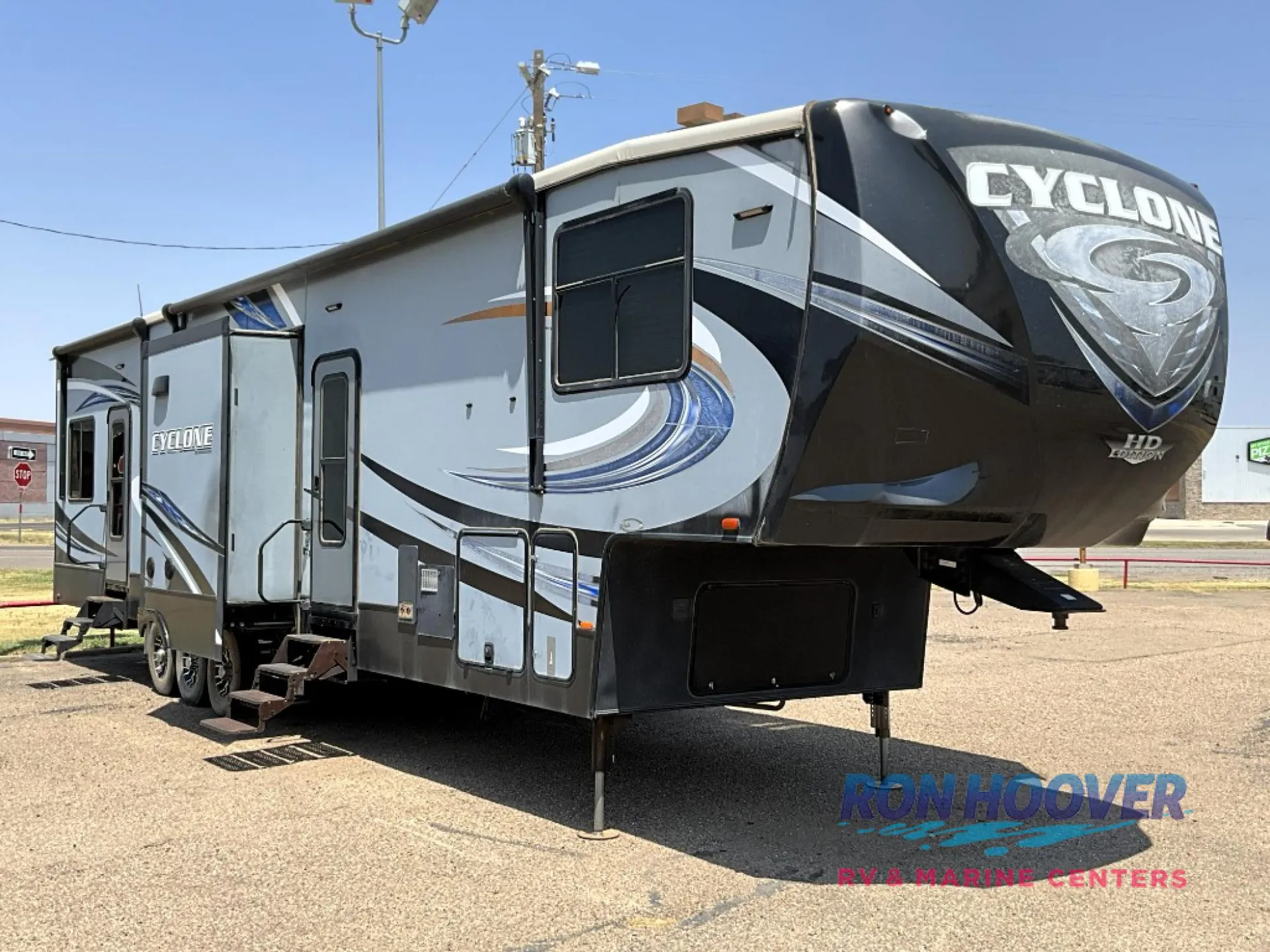 2017 Heartland Cyclone 4113 - Photo 2