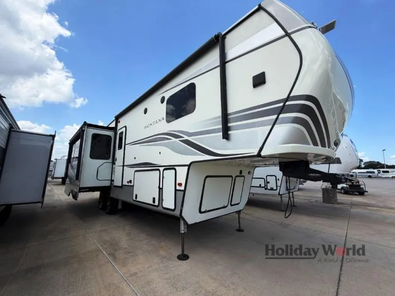 2022 Keystone Montana 3121RL - Photo 2