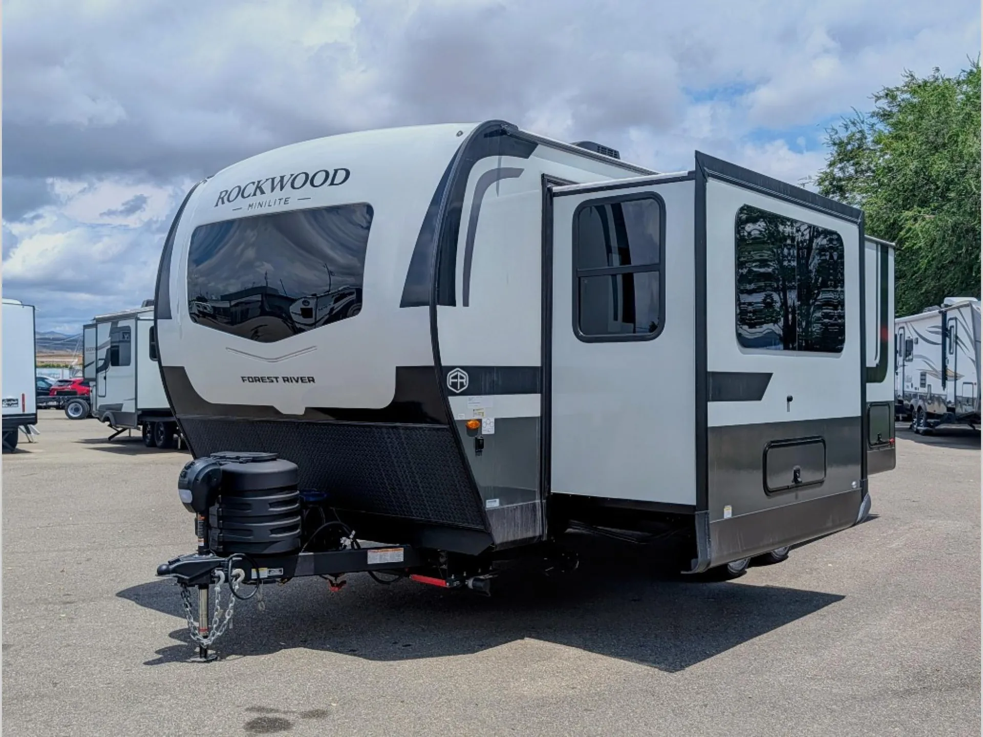 2027 Forest River Rockwood Mini Lite 2506FK — Photo 7