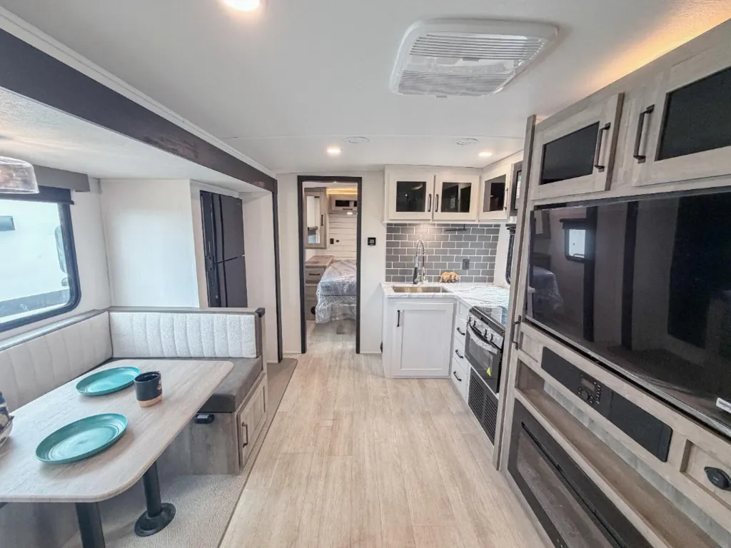 2026 Forest River Solaire 2430BHS, Photos photo 4