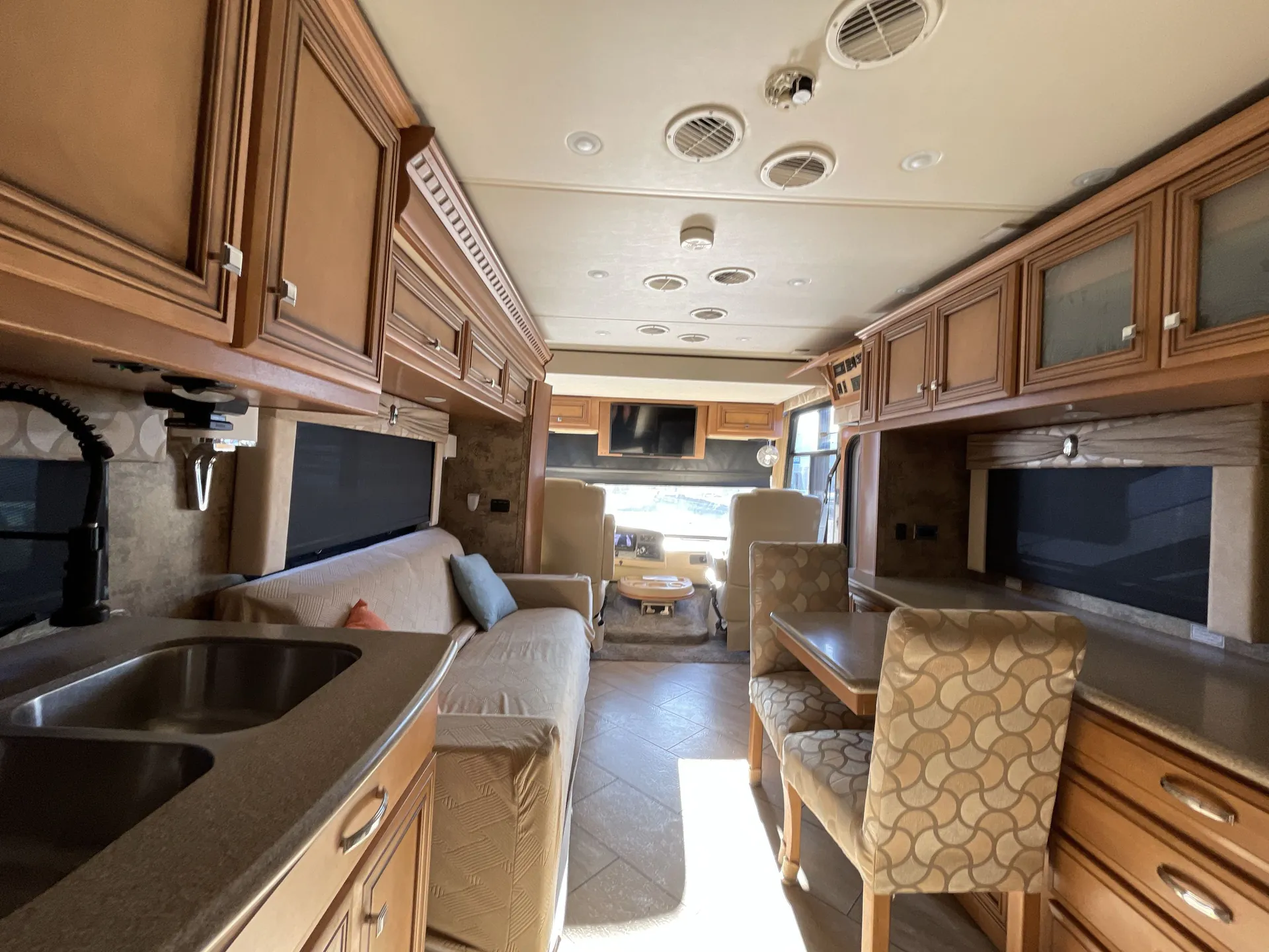 2017 Newmar Bay Star 3113 — living area main