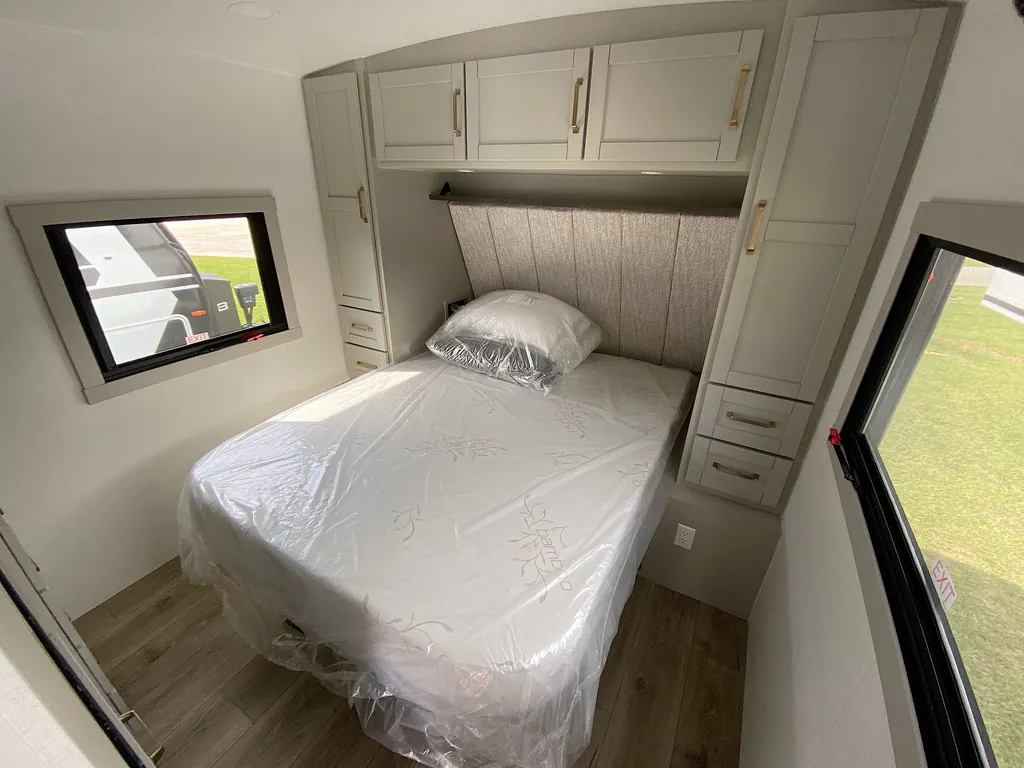 2025 Brinkley Model Z AIR 285, Photos photo 8