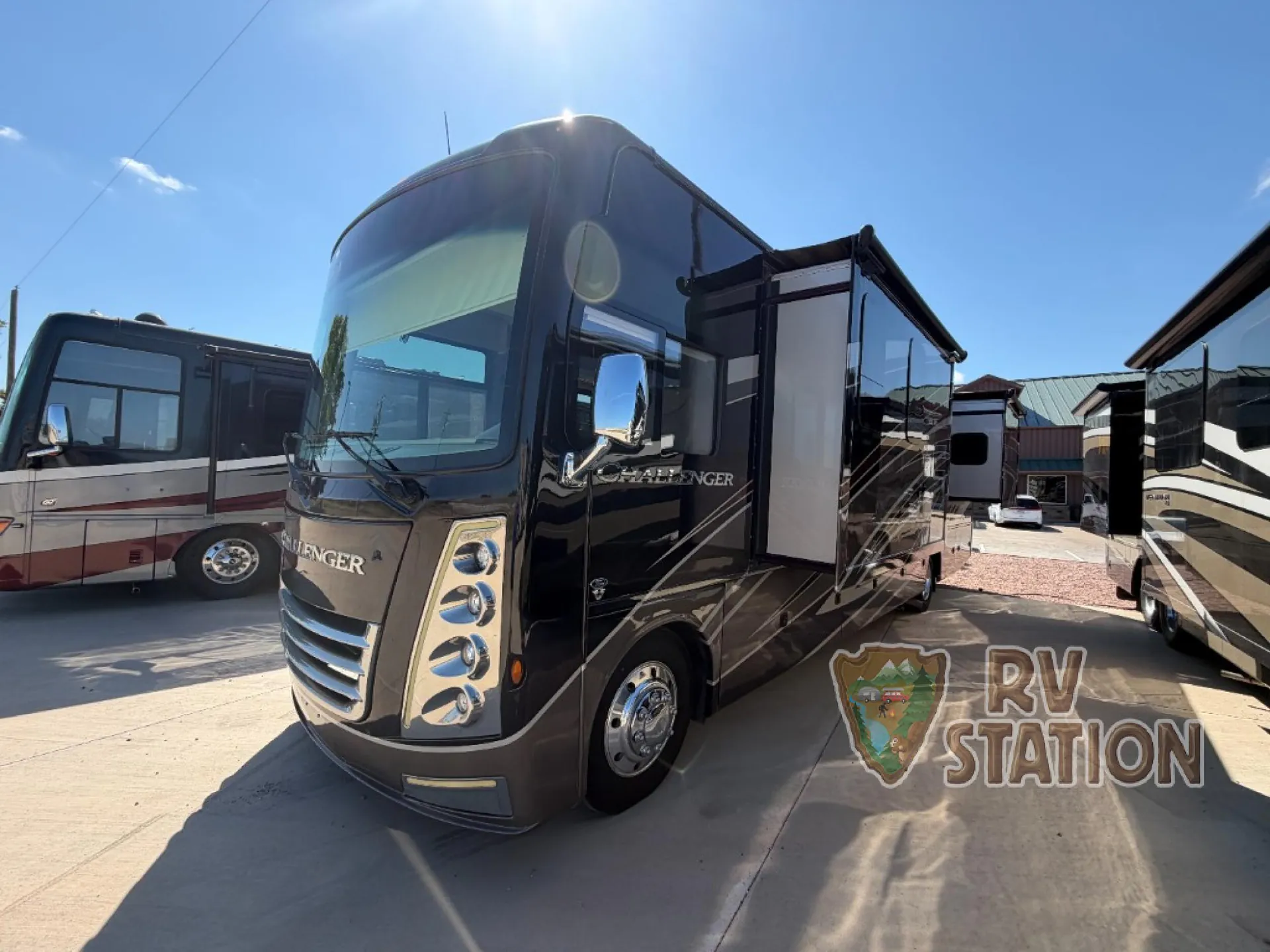 2022 Thor Motor Coach Challenger 37DS dealer photo 1 from RV Station