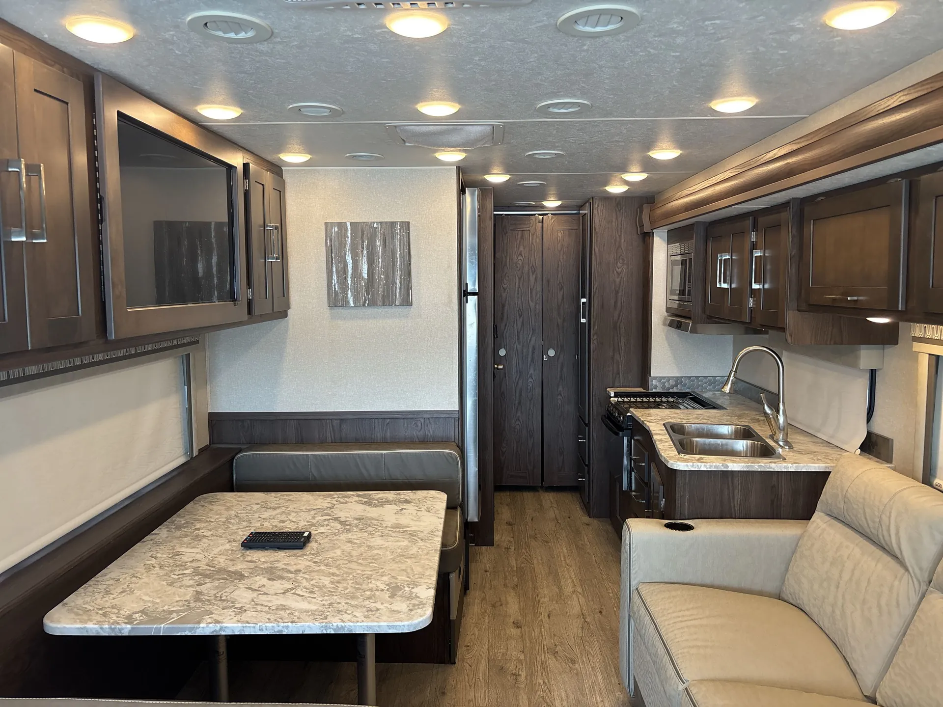 2020 Coachmen Pursuit 32WC — living area main