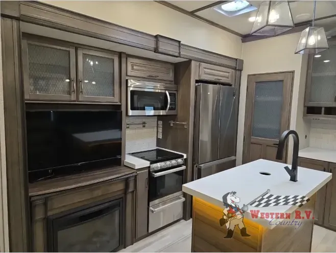 2022 Grand Design Solitude S-Class 3950BH-R - Photo 4