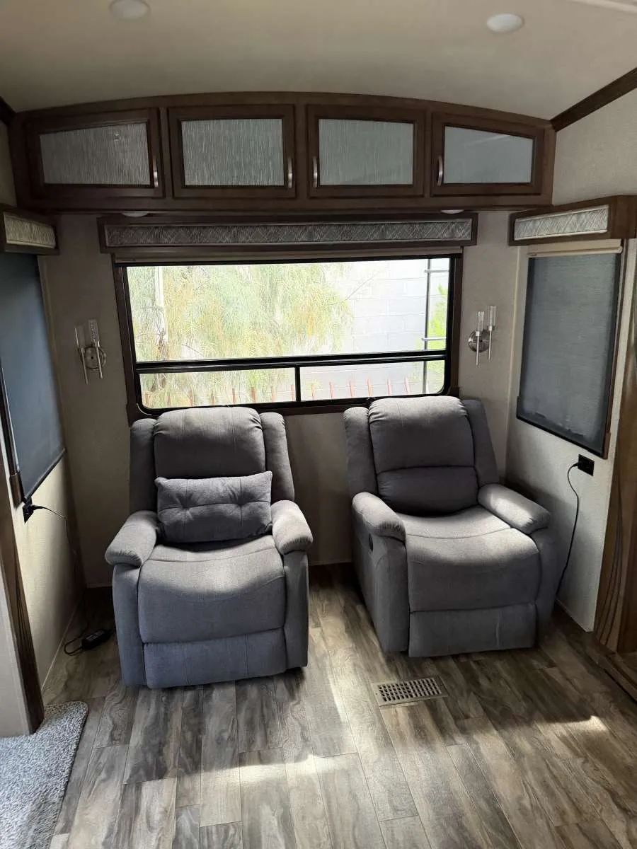 2019 Forest River Cedar Creek Champagne Edition 38EL, Photos photo 21