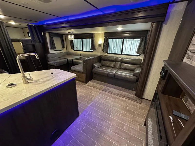 2019 Forest River Cherokee Alpha Wolf 26DBH-L - Photo 4