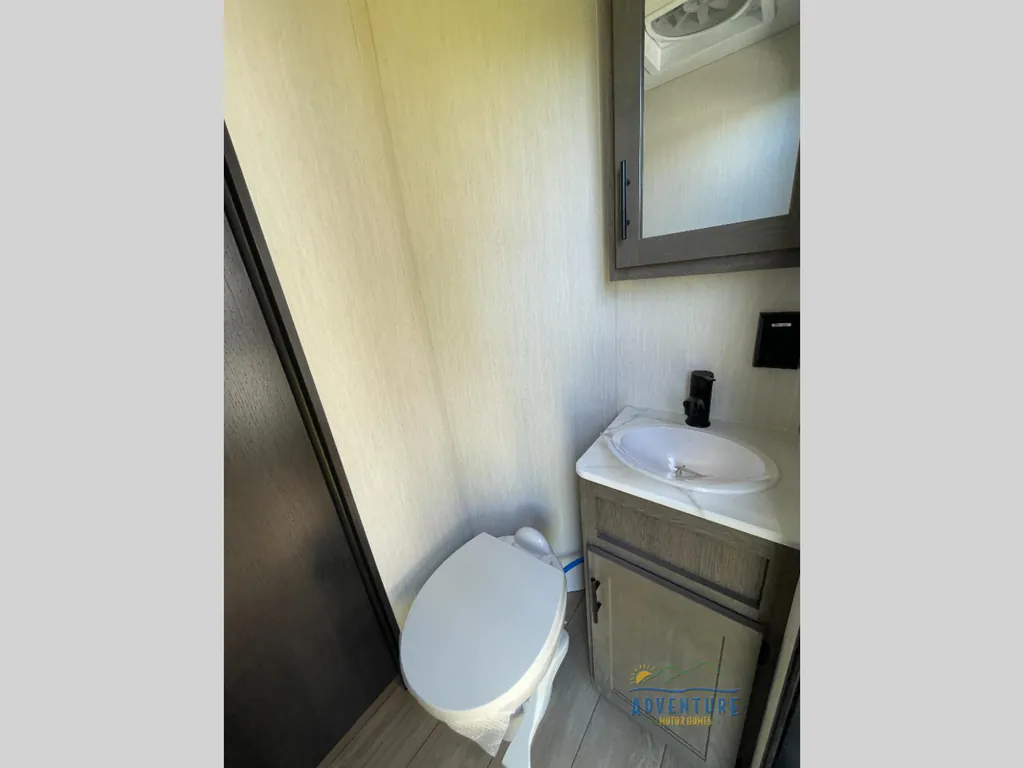 2026 Forest River Cherokee Alpha Wolf 33BH, Photos photo 8