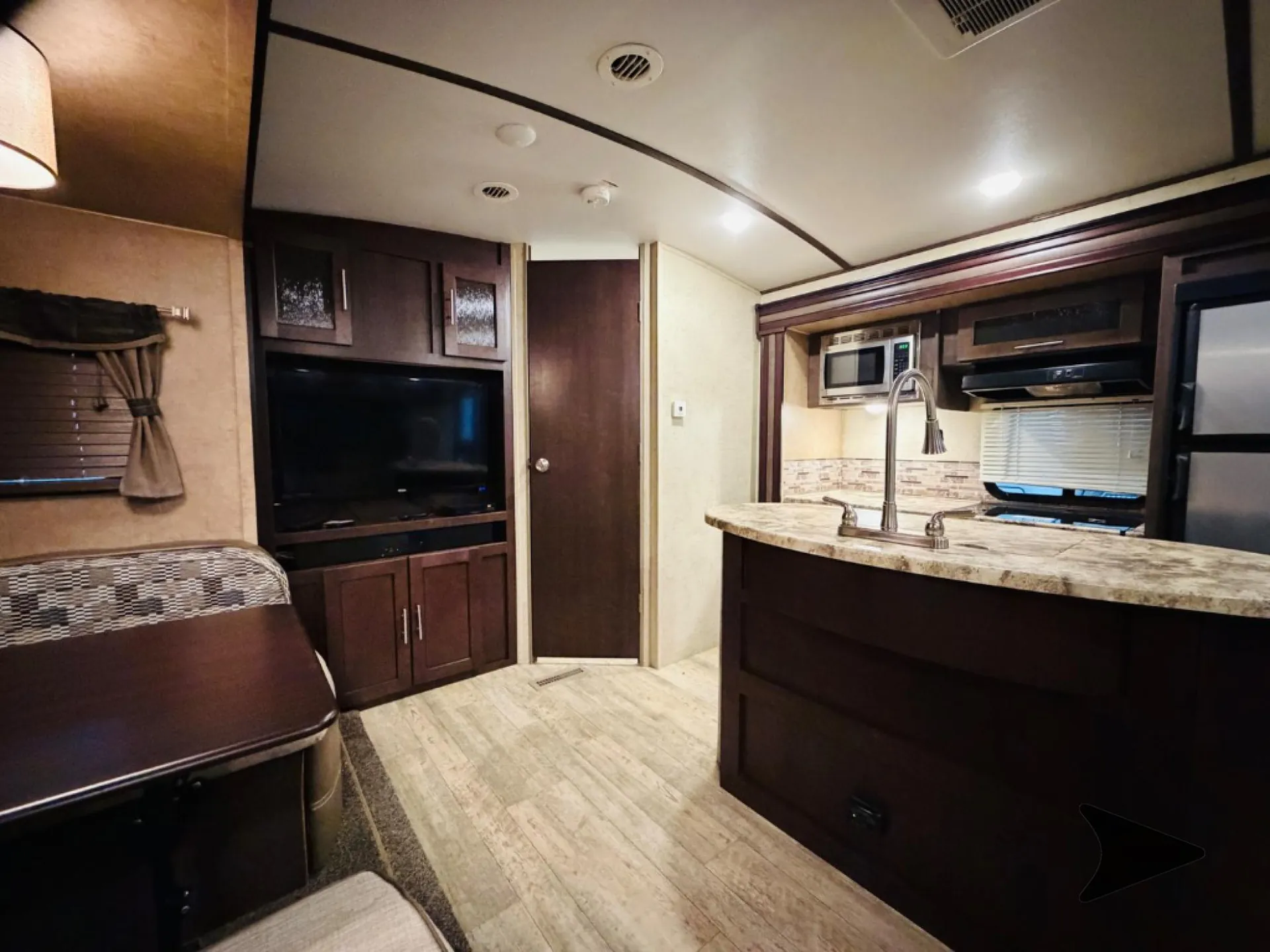 2016 Forest River Surveyor 265RLDS — Photo 7