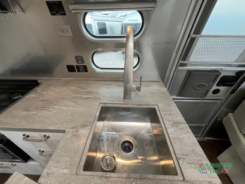 2023 Airstream International 27FB - Photo 4