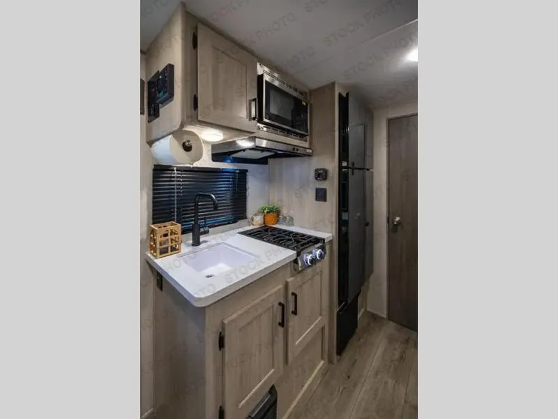2027 Coachmen Catalina Summit Series 7 164BHX - Photo 3