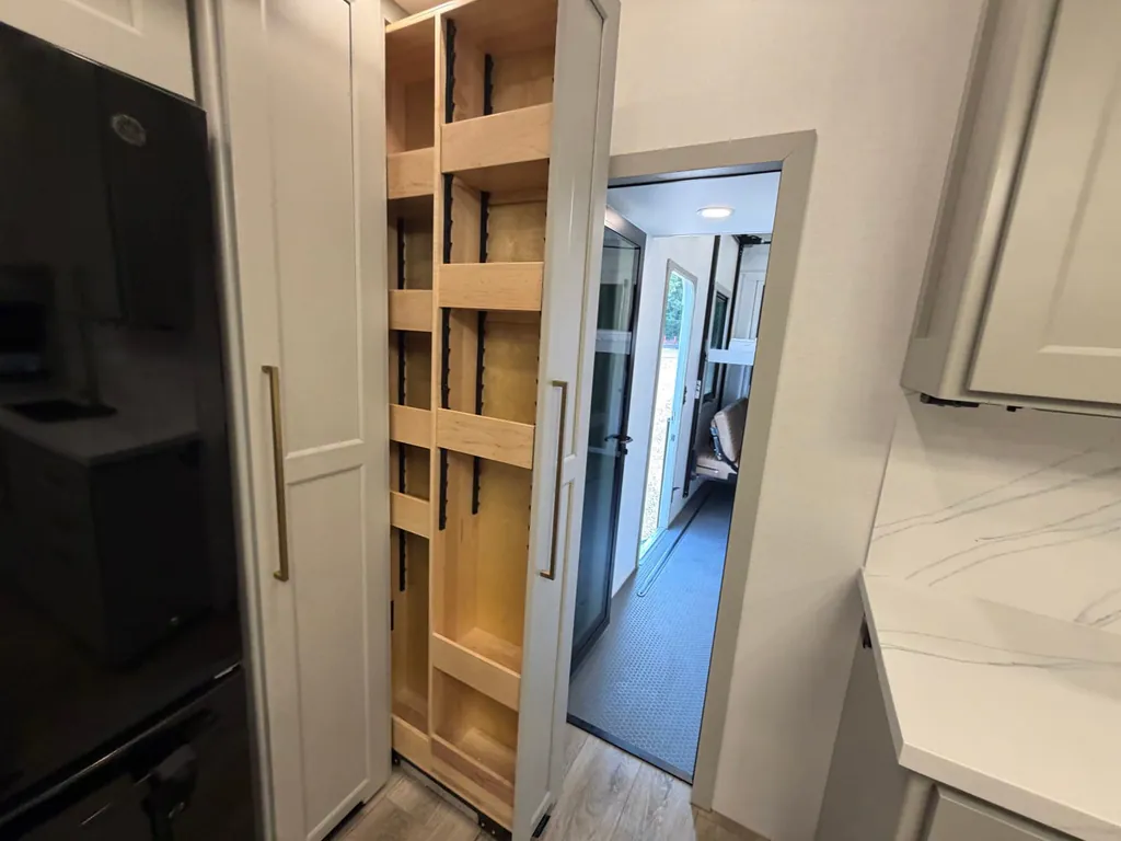 2026 Brinkley Model G 3970, Photos photo 15