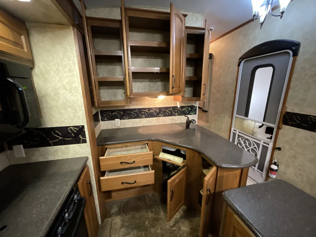 2013 Keystone Montana 3100RL, Photos photo 7