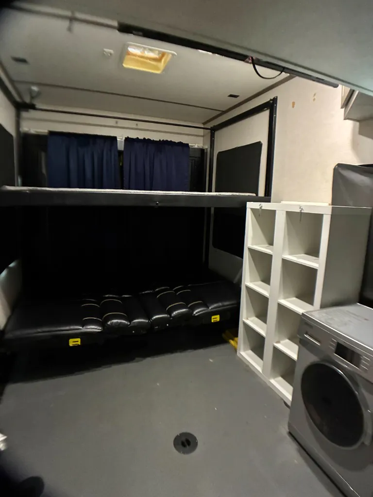2021 Keystone Raptor 413, Photos photo 14