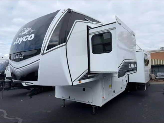 2026 Jayco Eagle 355MBQS - Photo 4