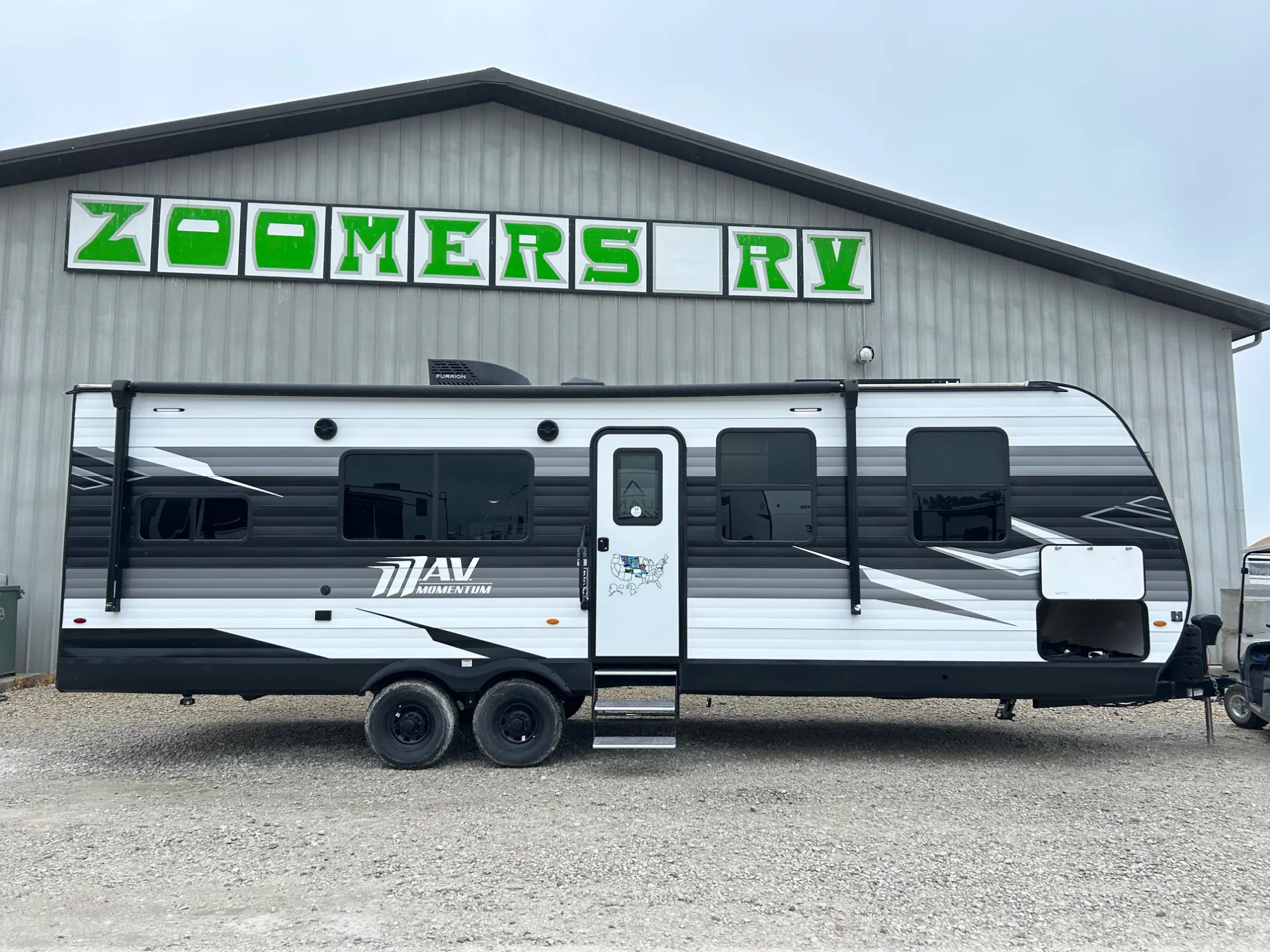 2024 Grand Design Momentum MAV 27MAV - Photo 2