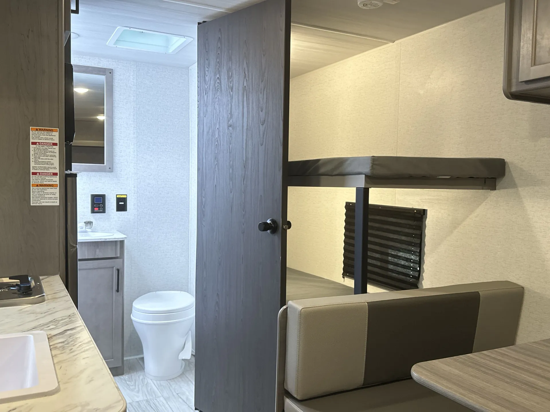 2025 Keystone Hideout Sport 175BH — wide interior living