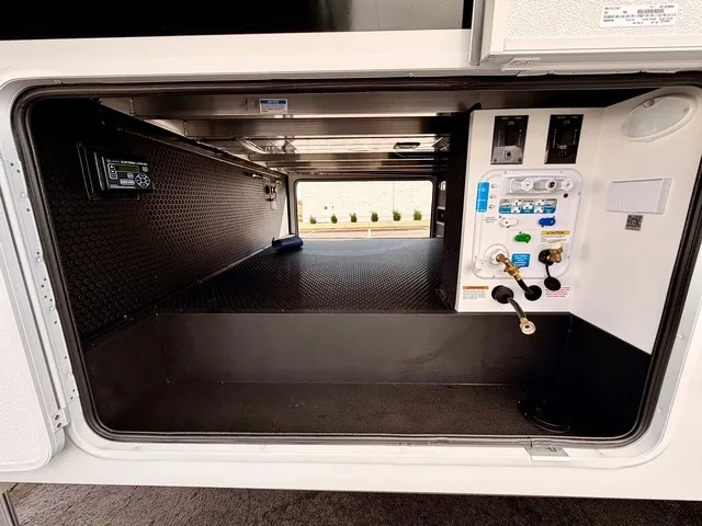 2026 Brinkley Model Z 3610, Exterior photo 19