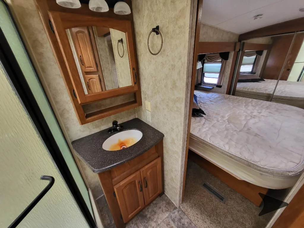 2011 Keystone Montana 3100RL, Photos photo 14
